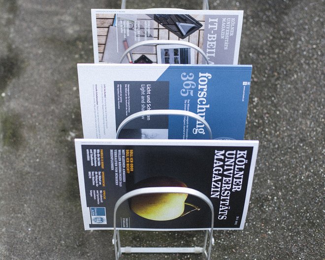 Uni-Magazine im Überblick Das Bild zeigt Fotografien der Uni-Magazine